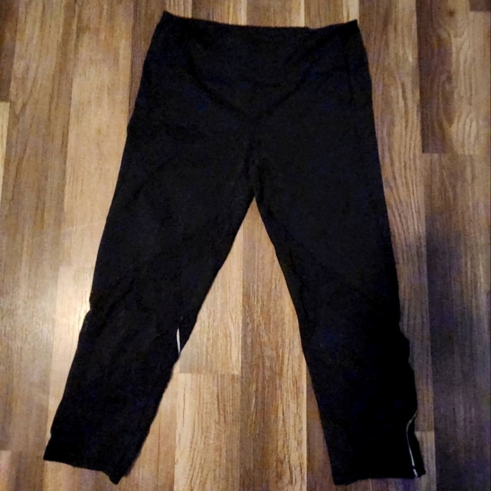 ZELLA Capri Yoga Pants Black and White Size Small